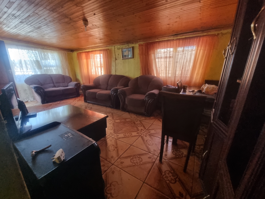 4 Bedroom Property for Sale in Kwanonqaba Western Cape